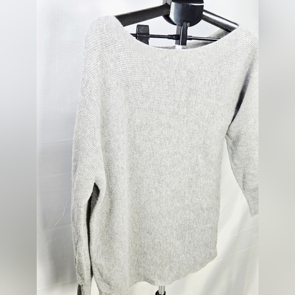 Theory 100% Merino Wool Quiet Luxury Elevated Basic Sweater, Medium - Picture 2 of 4